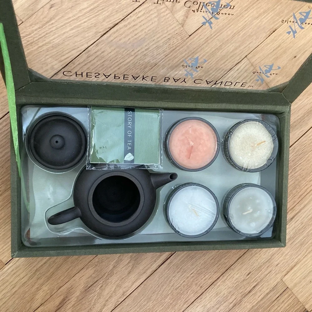 NWOT Chesapeake Bay Candle “Tea Time Collection” Gift Boxed Set Candles/Holder